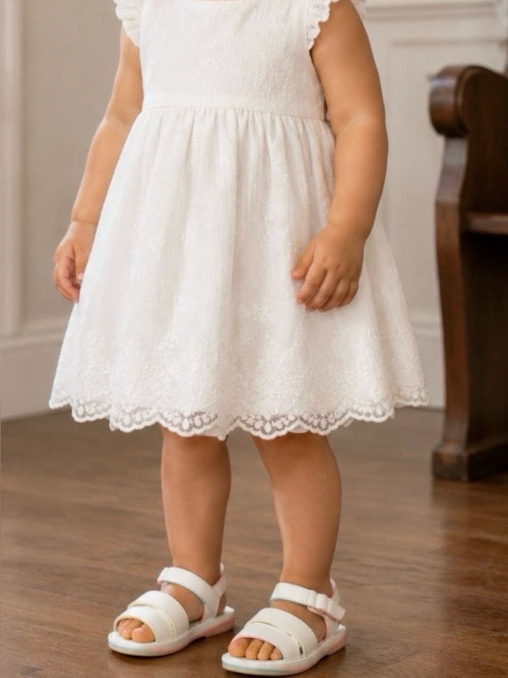 Kids white Sandals size 9m